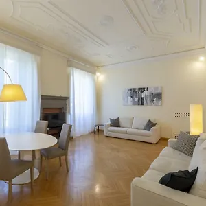 Apartment Elegance In Santa Maria Novella, Florenz